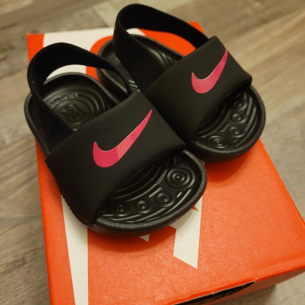 Infant Nike slides